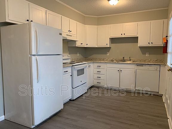 5th image of 1975 Darby Dr APT C-1
