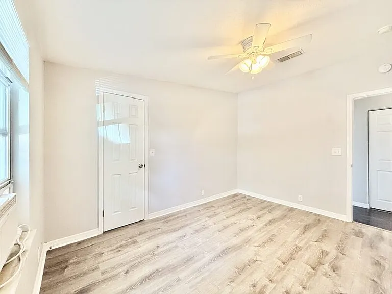 990 E Bay St — Photo 24