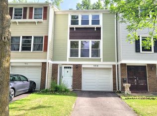 1819 Lancashire Ct, Schaumburg, IL 60194
