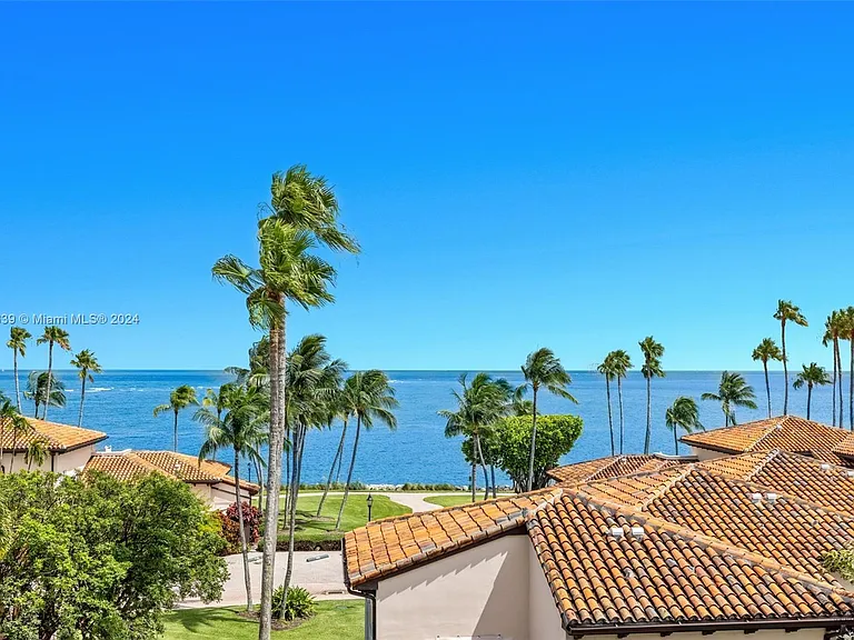 19144 Fisher Island Dr #19144 — Photo 4