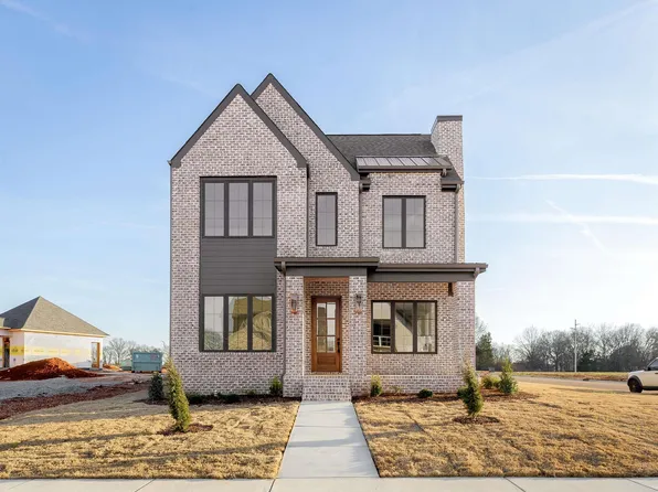 202 Fame Ave, Tuscumbia, AL 35674