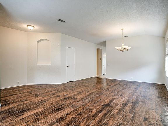 4th image of 304 Trenton Dr