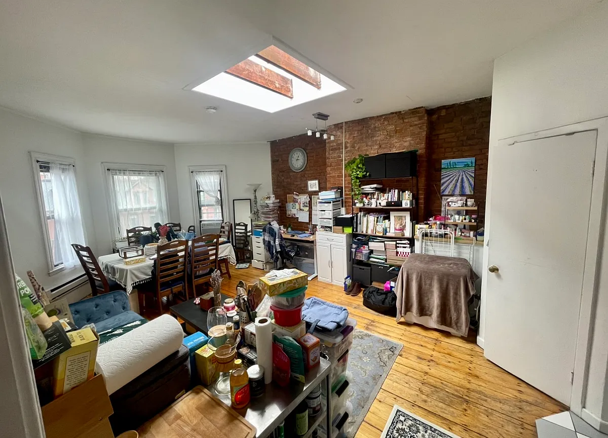 Building Photo - 223 Newbury St #4F