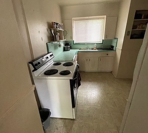 5th image of 951 E Logan Ave #A