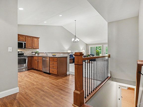 5th image of 102 Tuscany Cir