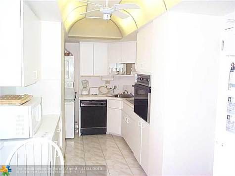 4th image of 3800 Galt Ocean Dr APT 606