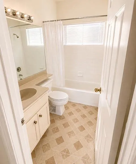 706 W 22nd St #205 — Photo 11