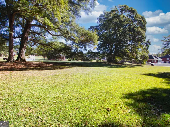 3102 Shepherds Dr, Loganville, GA 30052