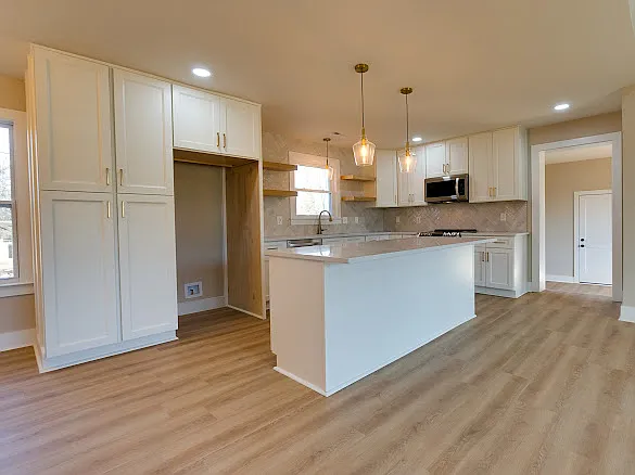 2194 Hampshire Pike — Photo 5