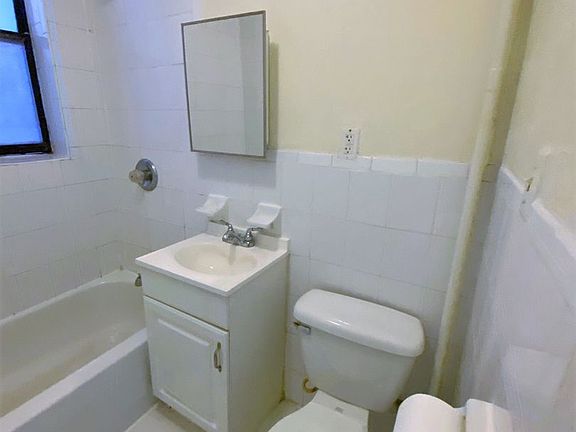 5th image of 3347 Park Ave APT 4A