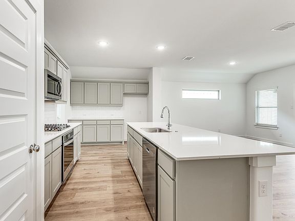 4th image of 4923 Bellhurst Dr