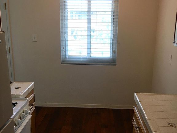 5th image of 112 Grape St #112