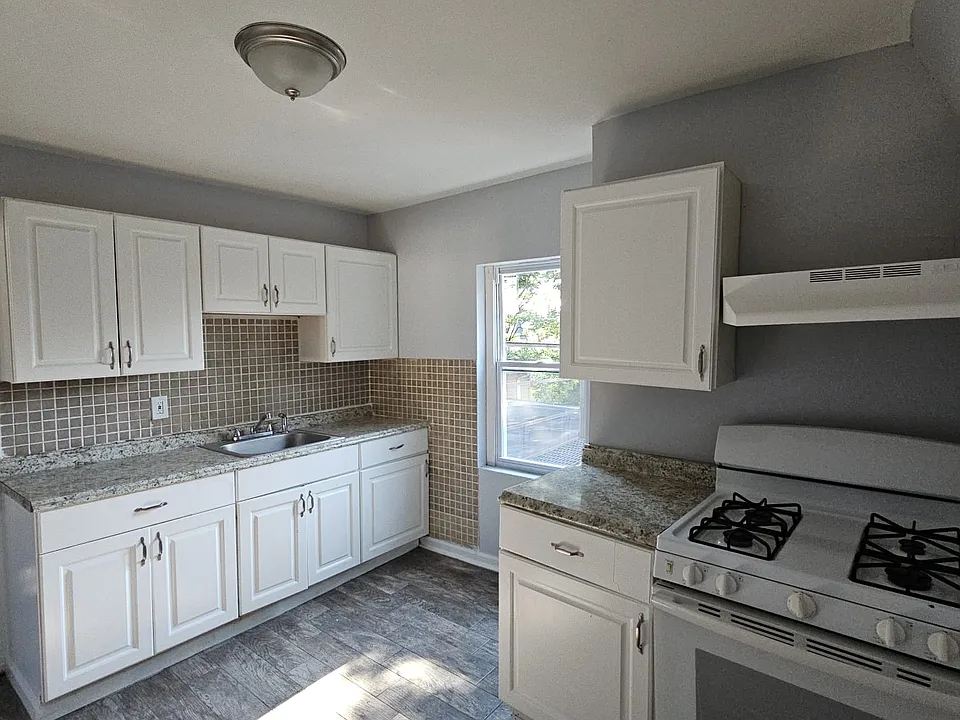 181 N 12th St #3