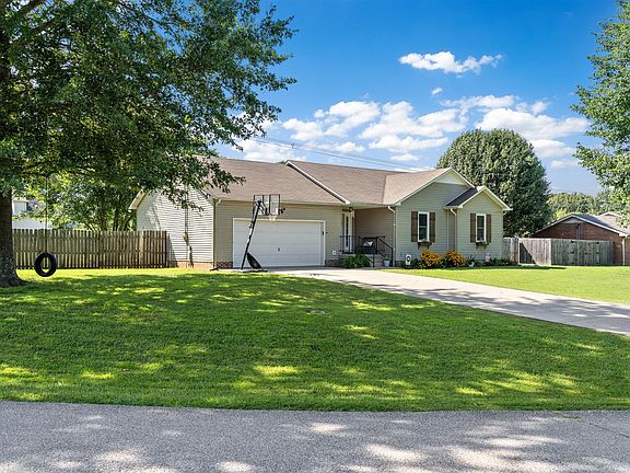 2nd image of 3415 Shagbark Cir
