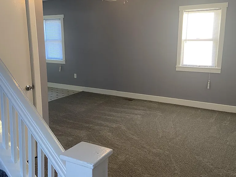 210 W Palmer Ave — Photo 2