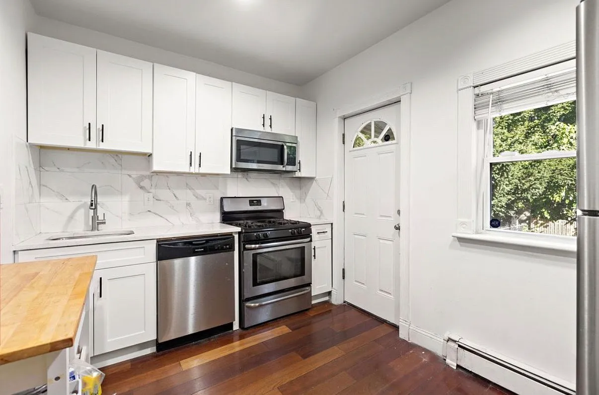 2 bed, 700 sqft, $2,900 — Photo 3