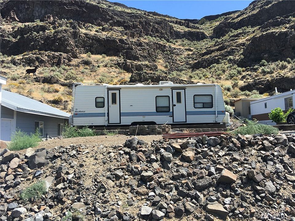 2nd image of 717 SW Section Ave