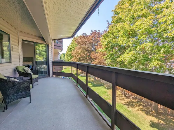 1560 Hillside Ave #309, Victoria, BC V8T 5B8