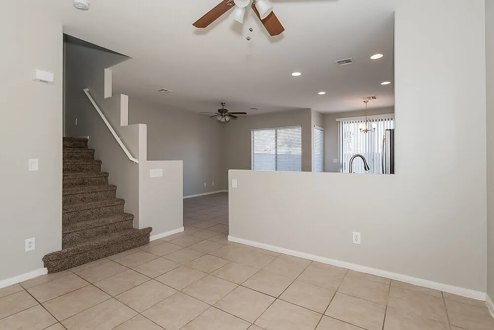 3 bed, 2.5 bath, 1590 sqft, $2,085 — Photo 2