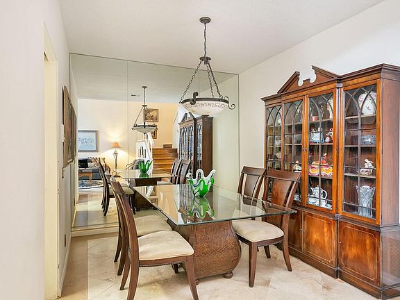 3rd image of 4726 Club View Dr