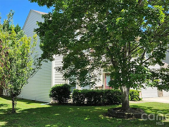 3rd image of 3792 Shasta Cir