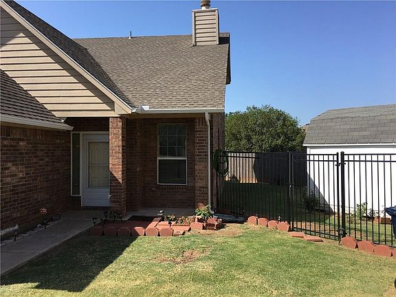 3rd image of 12029 Garden Dr
