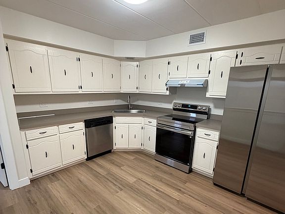 5th image of 9051 S Roberts Rd APT 205