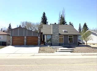 3024 Oakwood Dr SW, Calgary, AB T2V3Y4