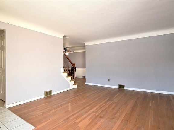 3rd image of 2668 Elmhurst Dr