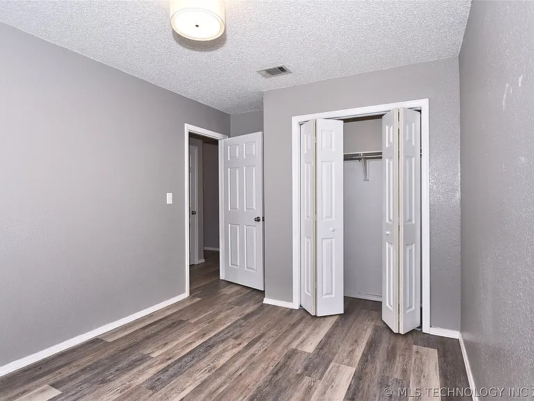 1339 E 138th Pl — Photo 20