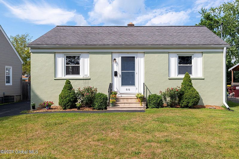2nd image of 616 Sanders Avenue