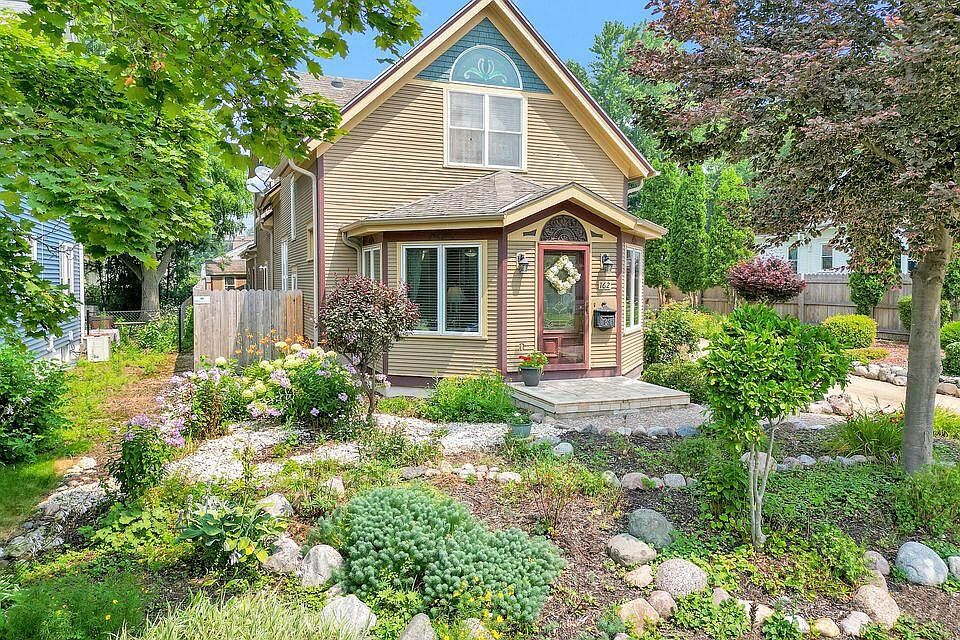 1st image of 162 Wilson AVENUE