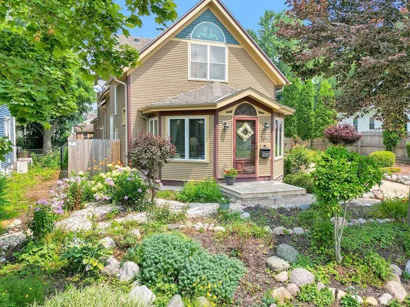 162 Wilson AVENUE, West Bend, WI 53090