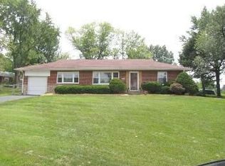 8403 Hampstead Dr, Saint Louis, MO 63123