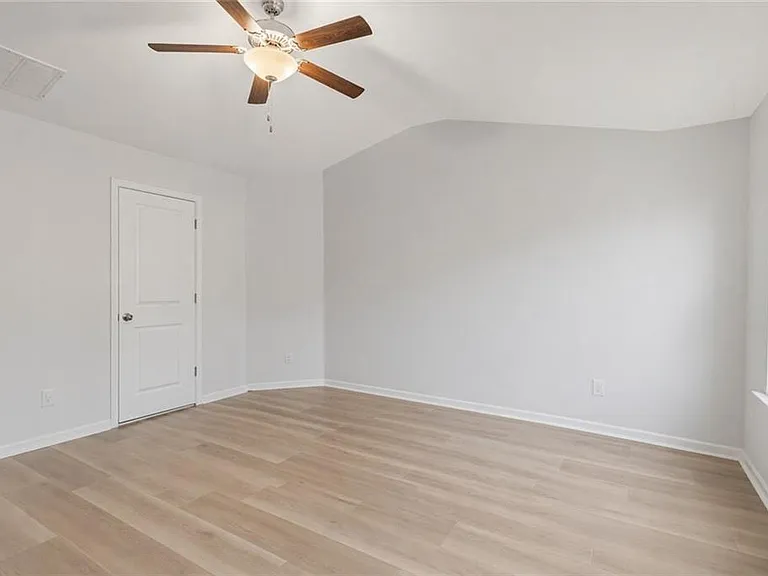 1339 Endicott Ct — Photo 20