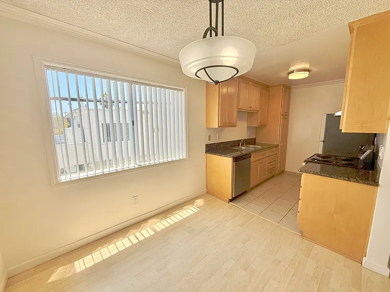 Dining Area & Kitchen