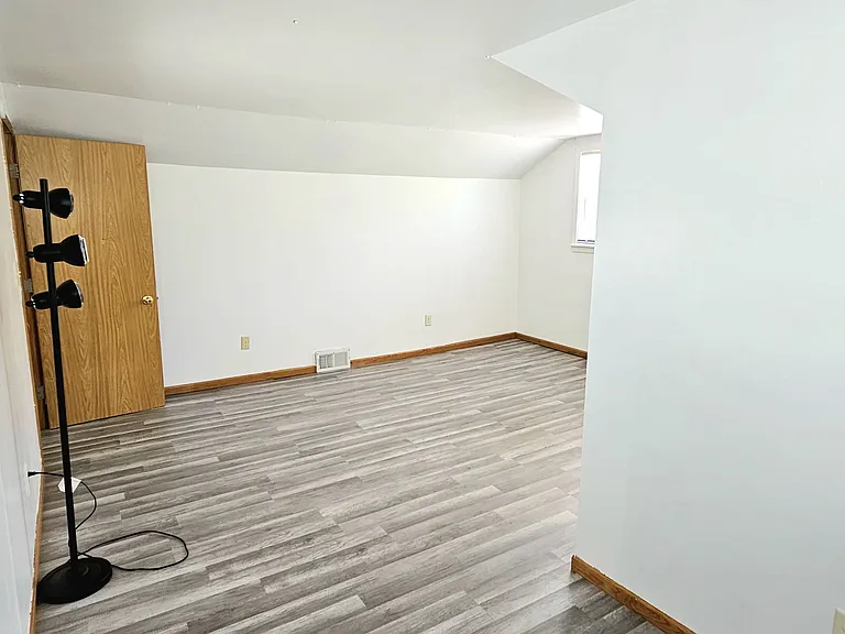 1123 Edmund Ave — Photo 8