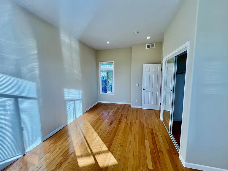 7829 Geary Blvd #4 — Photo 6