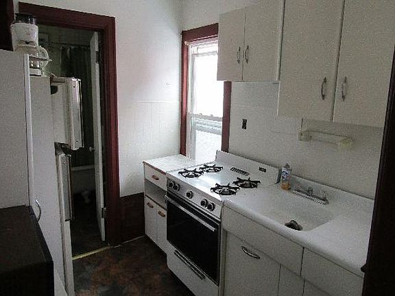 4th image of 800 Prendergast Ave