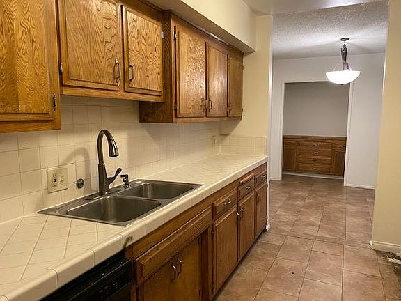 4th image of 1817 N Fuller Ave #202