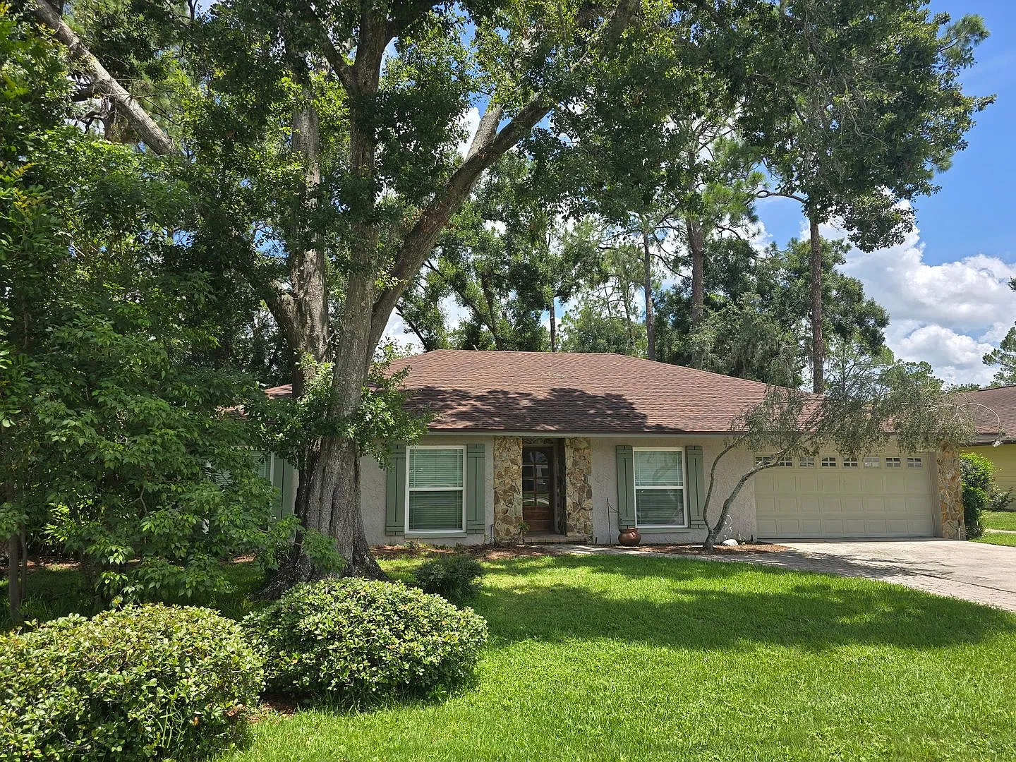 Reduced Rent! Lovely 4 Bedrooms / 2 Bathrooms / 2-Car Garage — Photo 2