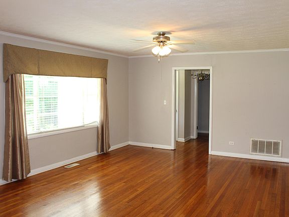 3rd image of 92 East Dr