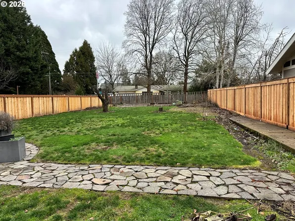 695 SE Century Blvd, Hillsboro, OR 97123