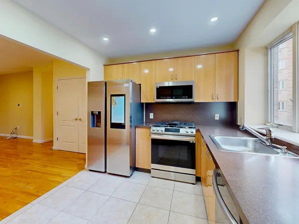 2900 East 29th Street image 2 of 23