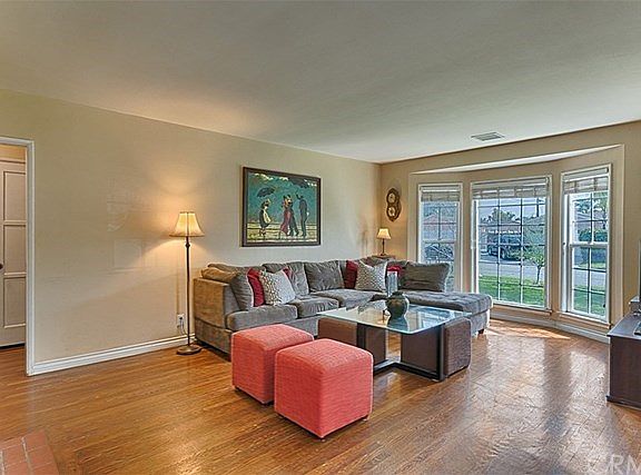 4th image of 1137 E Larkwood St