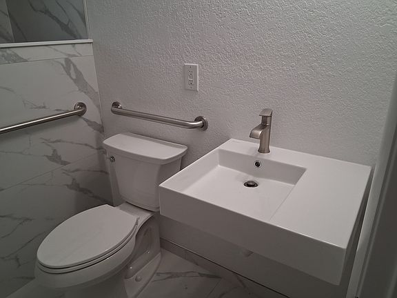 5th image of 5609 16th Ave E #1