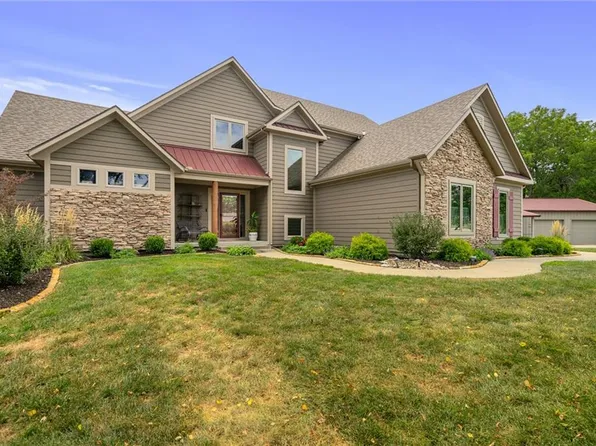 23431 Lakeview Cir, Spring Hill, KS 66083