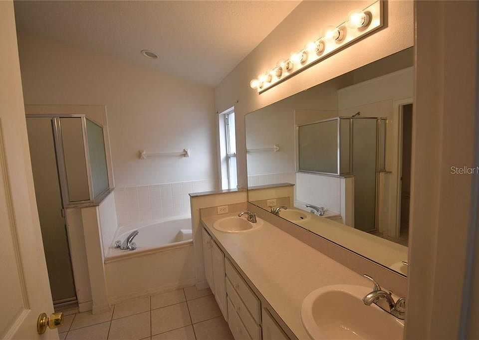 2nd image of 13556 Eyas Rd #4