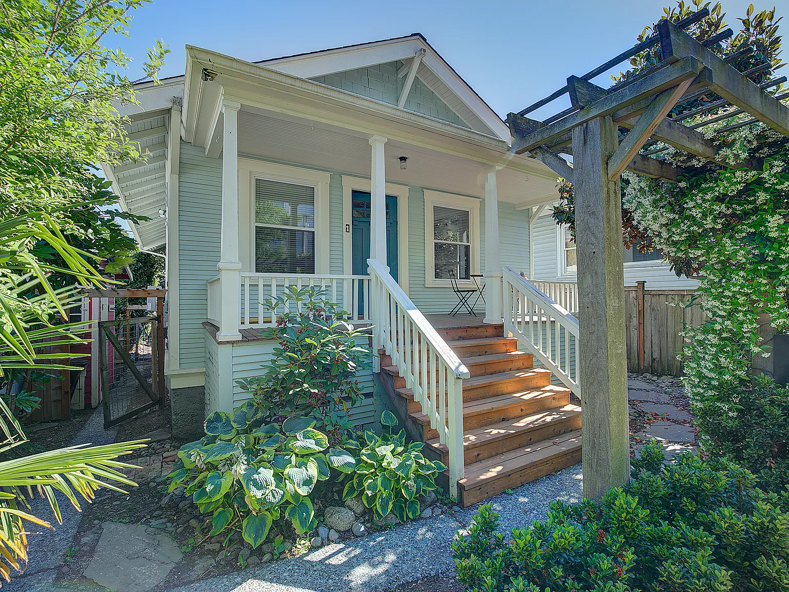 1217 E James Ct — Photo 2