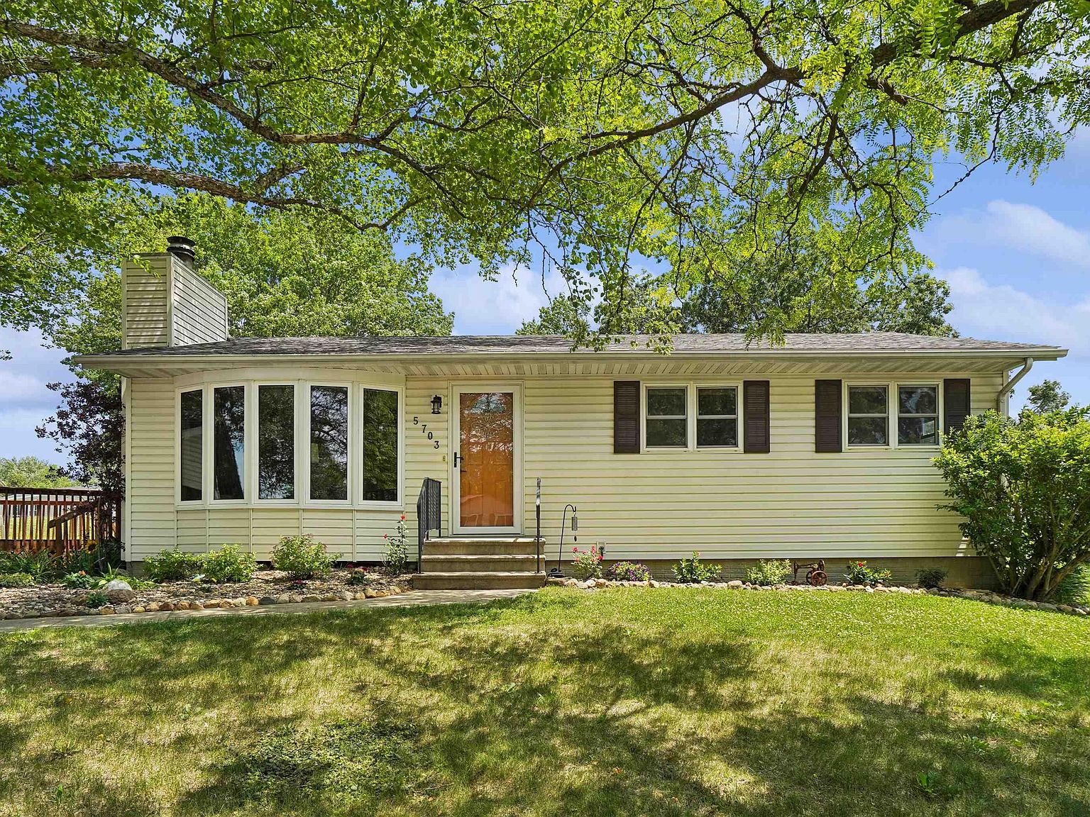 5703 Aster Ln, Waterloo, IA 50701 | MLS #20262523 | Zillow